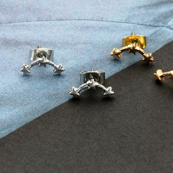 LUNA | SIlver Star Minimalist Stud Earrings - Picture 3 of 5